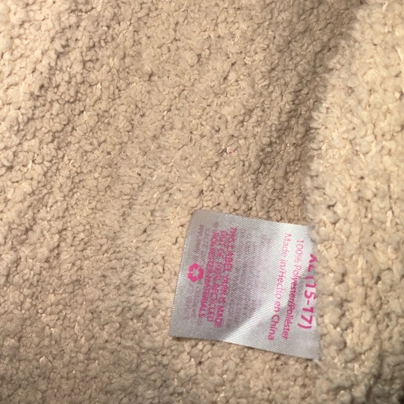 No‎ Boundaries Fuzzy Cropped Cardigan - Picture 3 of 8